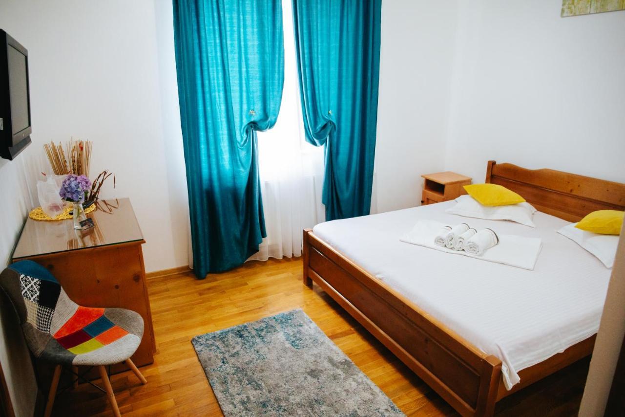 Pensiunea Casa Cristal Târgu Jiu Zewnętrze zdjęcie