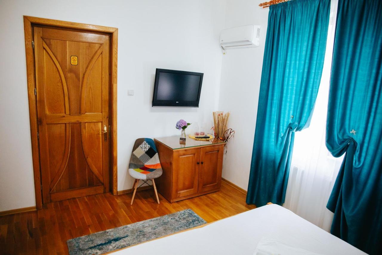 Pensiunea Casa Cristal Târgu Jiu Zewnętrze zdjęcie