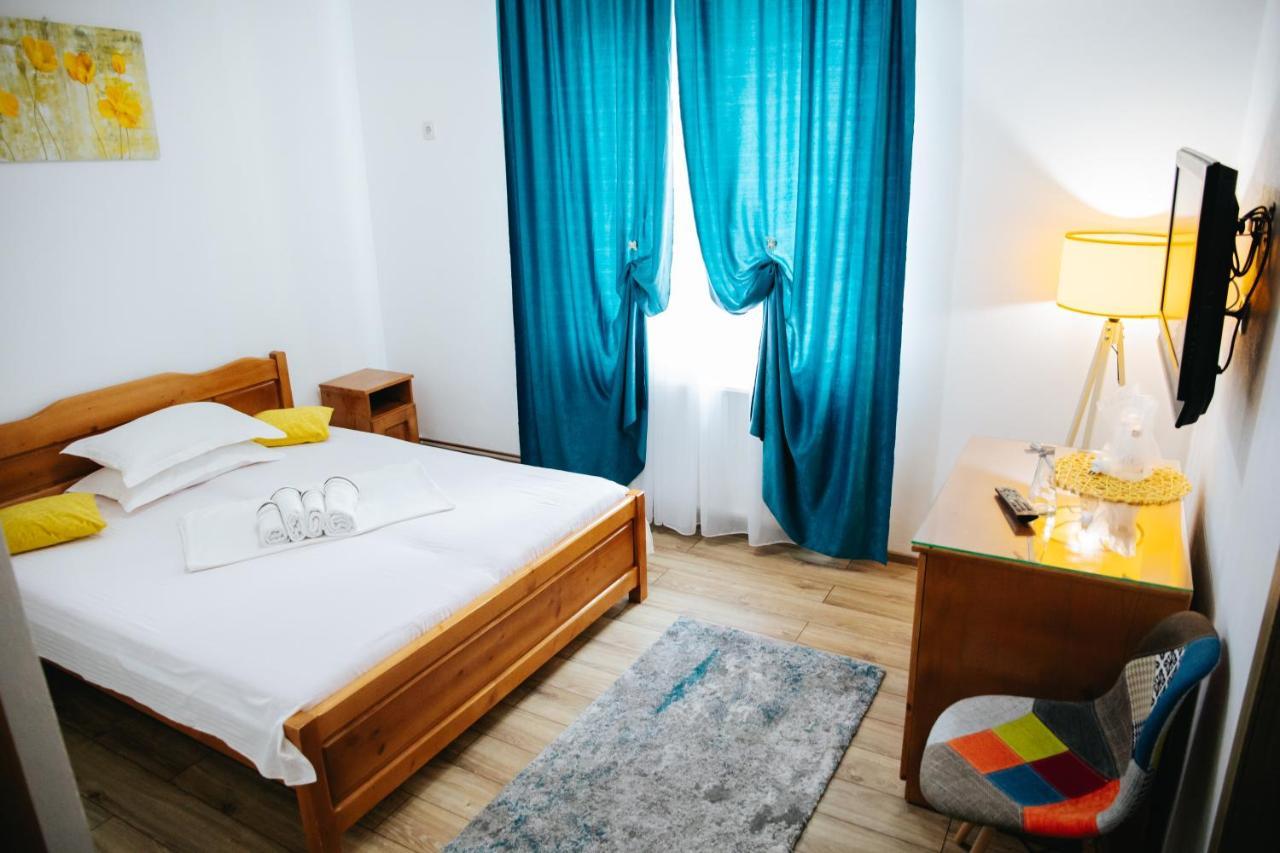 Pensiunea Casa Cristal Târgu Jiu Zewnętrze zdjęcie