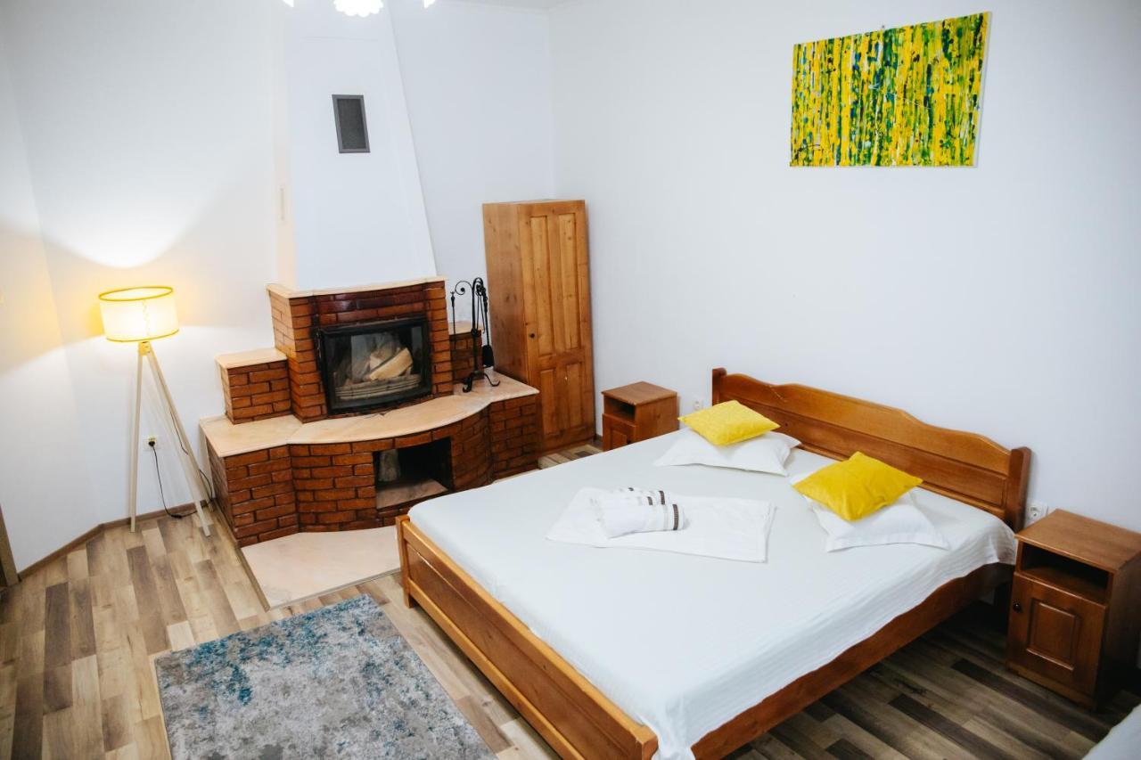 Pensiunea Casa Cristal Târgu Jiu Zewnętrze zdjęcie
