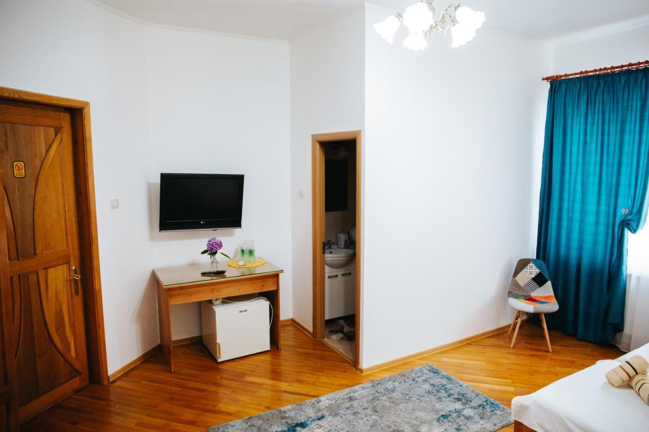 Pensiunea Casa Cristal Târgu Jiu Zewnętrze zdjęcie